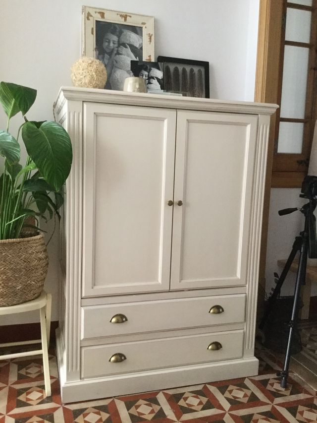 Armario bajo de segunda mano por 275 € en Valencia en WALLAPOP