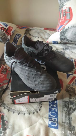 Botas de fútbol para niños de segunda mano en Avilés en WALLAPOP Botas de fútbol para niños de segunda mano en Avilés en WALLAPOP