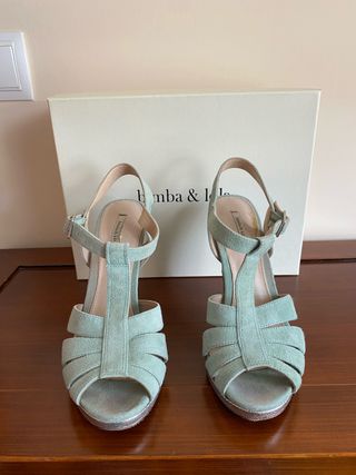 Sandalias Bimba y Lola de segunda mano por 30 EUR en Burgos en WALLAPOP