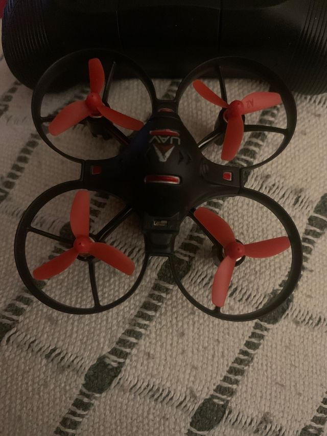 Drone pequeño listo para volar