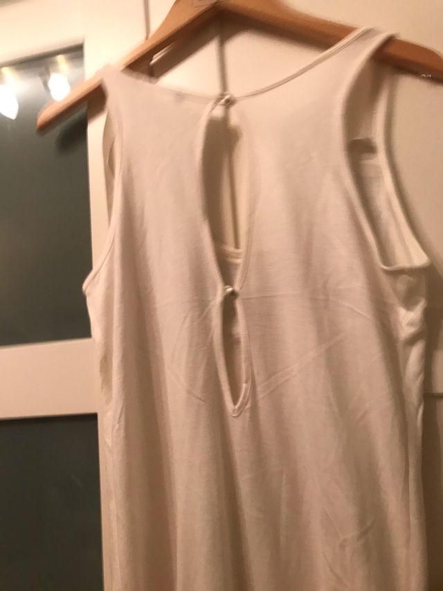 Top con detalle pecho. Zara talla S