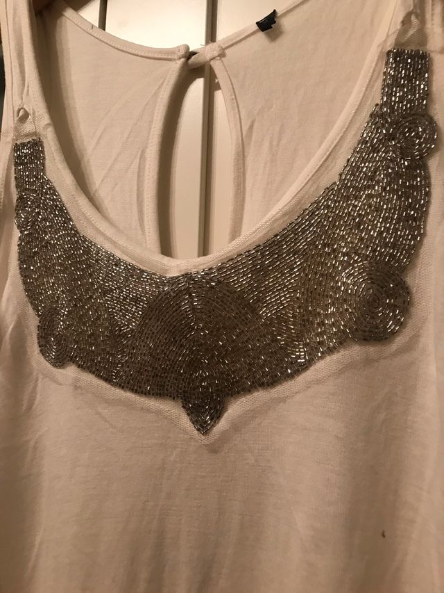 Top con detalle pecho. Zara talla S