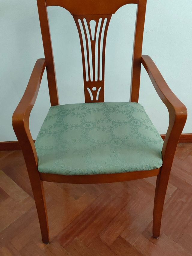 Silla de comedor con reposabrazos de segunda mano por 30 € en O