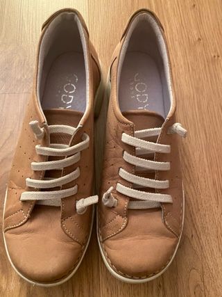 Zapatos piel Gody de segunda mano por 8 EUR en Umbrete en WALLAPOP
