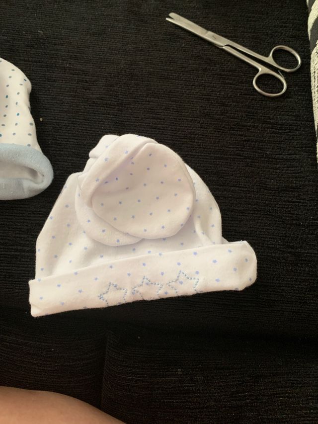 Gorro y manoplas recién nacido