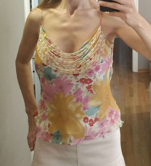 Top estampado con pedreria talla M