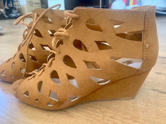 Original tacón abotinado.