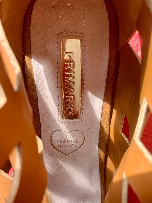 Original tacón abotinado.