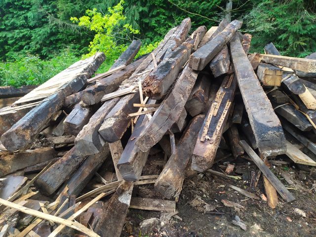 SE VENDE VIGAS ROBLE, CASTAÑO, PINO.( ANTIGUAS)