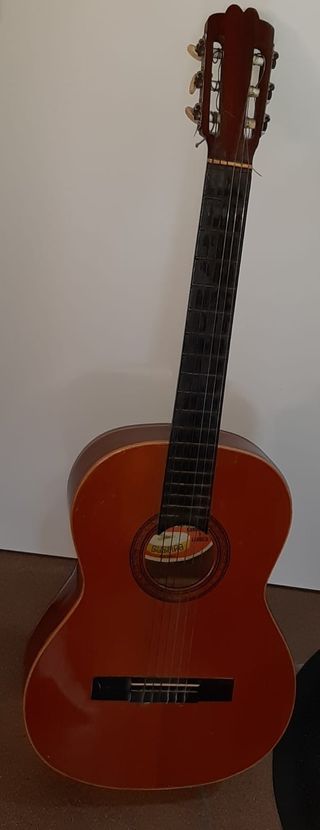 Guitarras segunda mano en Calafell en WALLAPOP