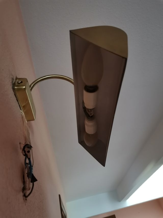 2 Apliques latón para iluminar cuadros.