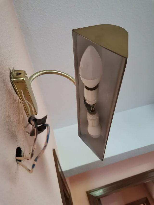 2 Apliques latón para iluminar cuadros.