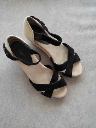 Sandalias cuña esparto 37 de segunda mano por 6 EUR en Madrid en WALLAPOP