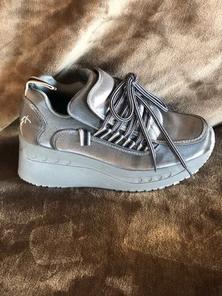 Zapatillas plataforma plateadas de segunda mano por 18 EUR en La Fortuna en  WALLAPOP