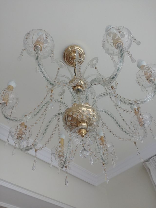 Lámpara de araña de cristal de roca pulida
