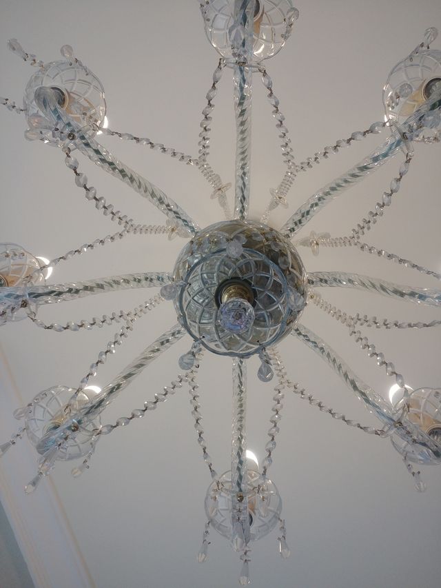 Lámpara de araña de cristal de roca pulida