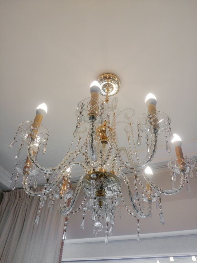 Lámpara de araña de cristal de roca pulida