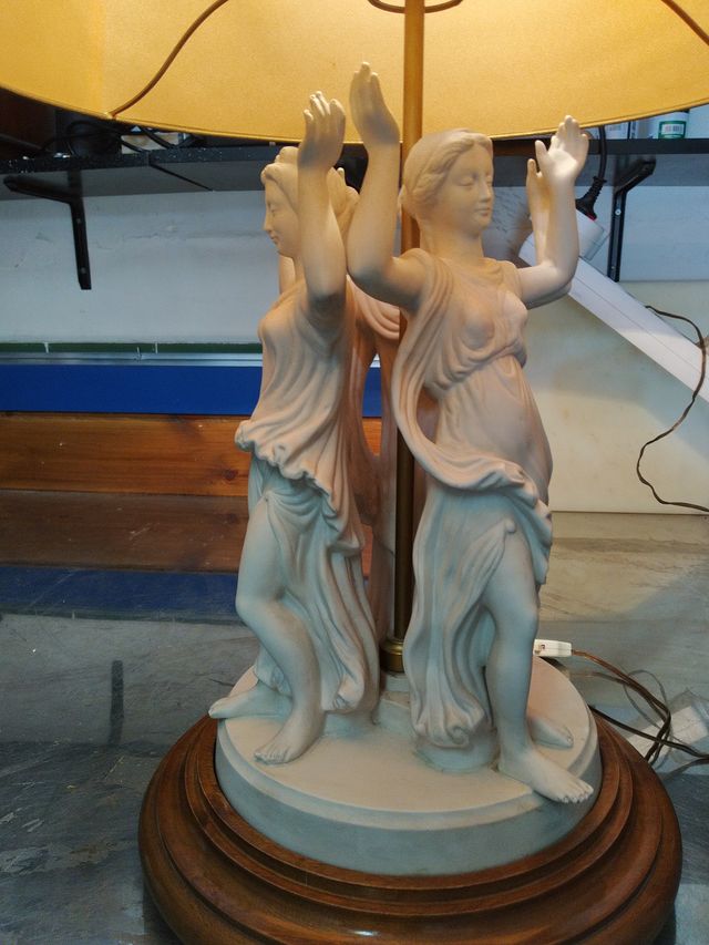 lámpara de sobremesa antigua grande