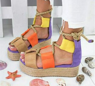 Sandalias plataforma multicolor de segunda mano por 15 EUR en Albacete en  WALLAPOP