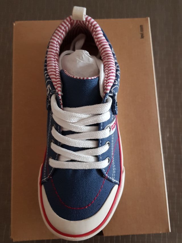 zapatillas Levis talla 32 NUEVAS