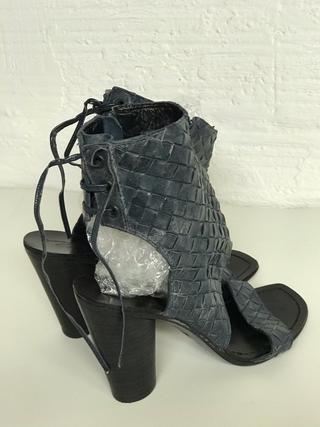SANDALIAS BOTIN marca RIPICA PIEL T.38