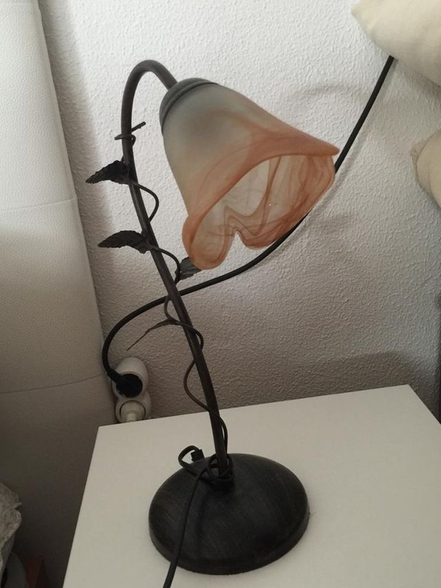 lámpara de techo y dos de mesita de noche