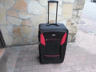 Maleta romester vacaciones económica de segunda mano por 15 EUR en  Lasarte-Oria en WALLAPOP