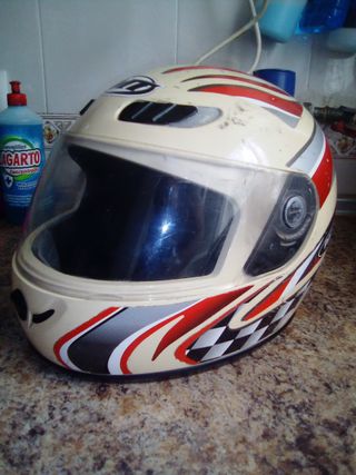 Casco de moto,en perfecto estado con visera de segunda mano Casco de moto,en perfecto estado con visera de segunda mano