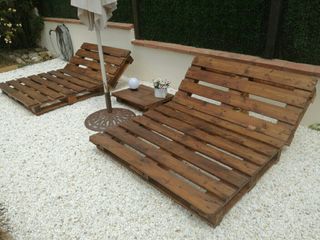 Tumbona doble,abatible,de palets estilo chillout de segunda mano por