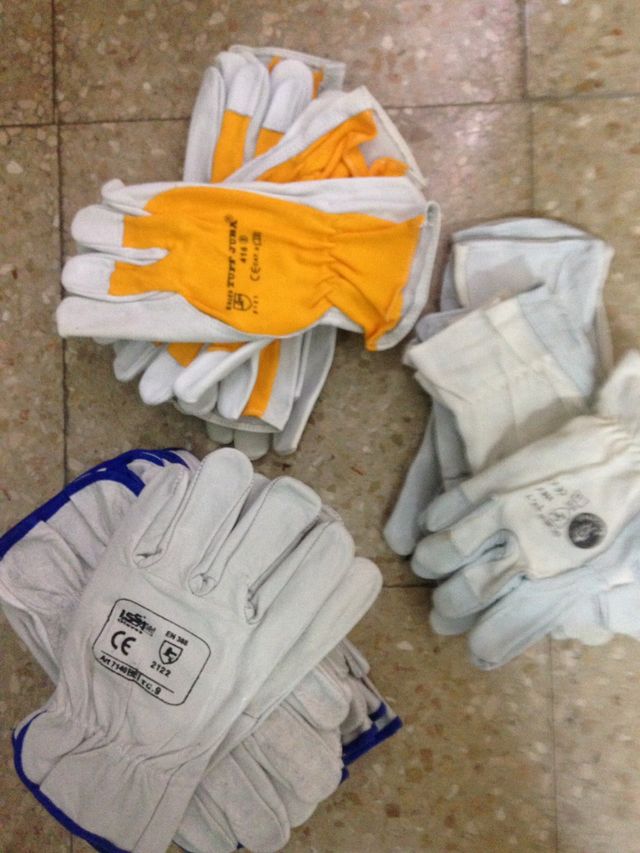 Guantes de cuero o guantes de goma