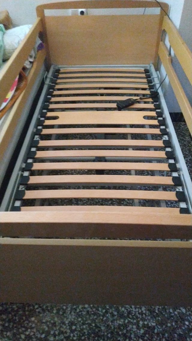 CAMA ARTICULADA MEDICALIZADA.