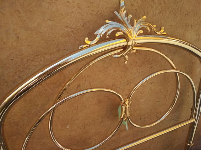 Cabezal de cama dorado