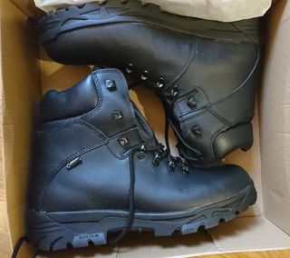 BOTA FAL INTEMPERIE MILITAR ROBUSTA. NUEVA EN CAJA de segunda mano por 90  EUR en León en WALLAPOP