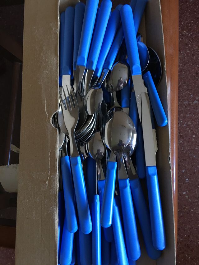 Cubiertos de 6 cucharas  6 tenedores  6 cuchillo