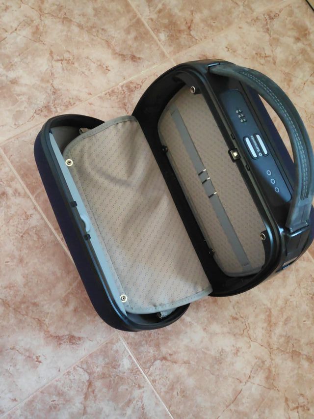 Maletín de viaje rígido