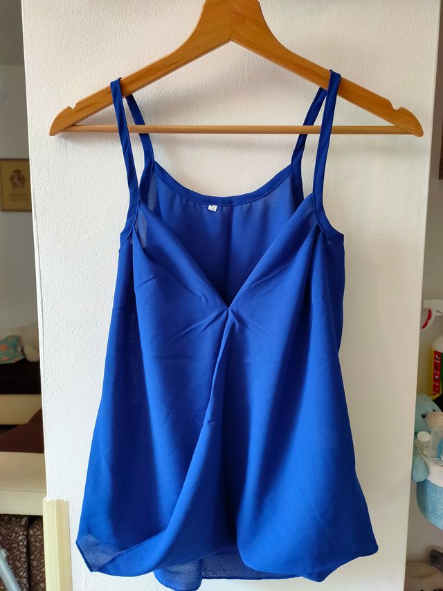 camiseta escote V azul