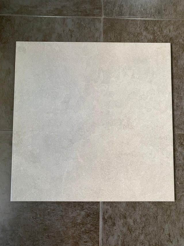 AZULEJO GRIS BRILLO TIPO CEMENTO EN OFERTA A 11,99 de segunda mano por