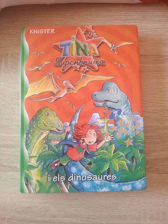 Libro Tina Superbruixa i els dinosaures