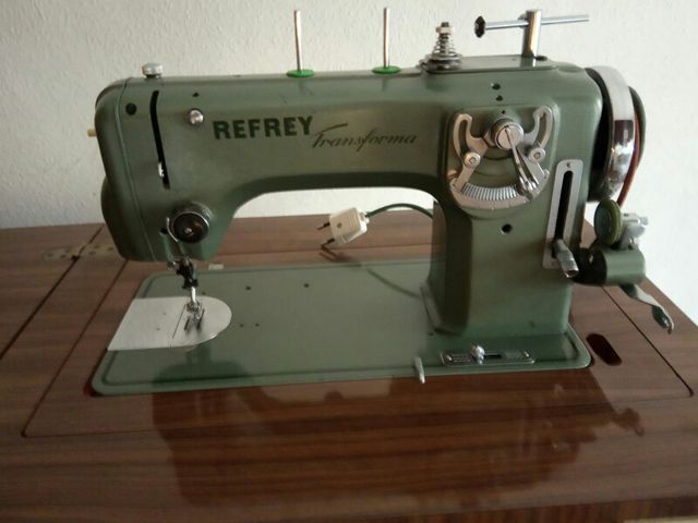 La macchina da cucire Refrey trasforma + mobili