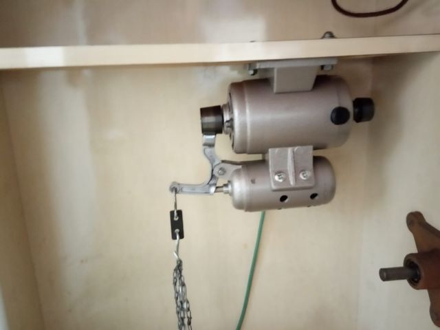 La macchina da cucire Refrey trasforma + mobili