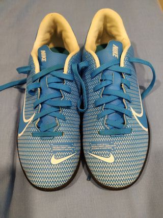 Botas de fútbol Nike de segunda mano en Avilés en WALLAPOP Botas de fútbol para niños de segunda mano en Avilés en WALLAPOP