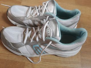 Zapatillas deportivas mujer talla 41 de segunda mano por 7,5 EUR en Alcalá  de Henares en WALLAPOP