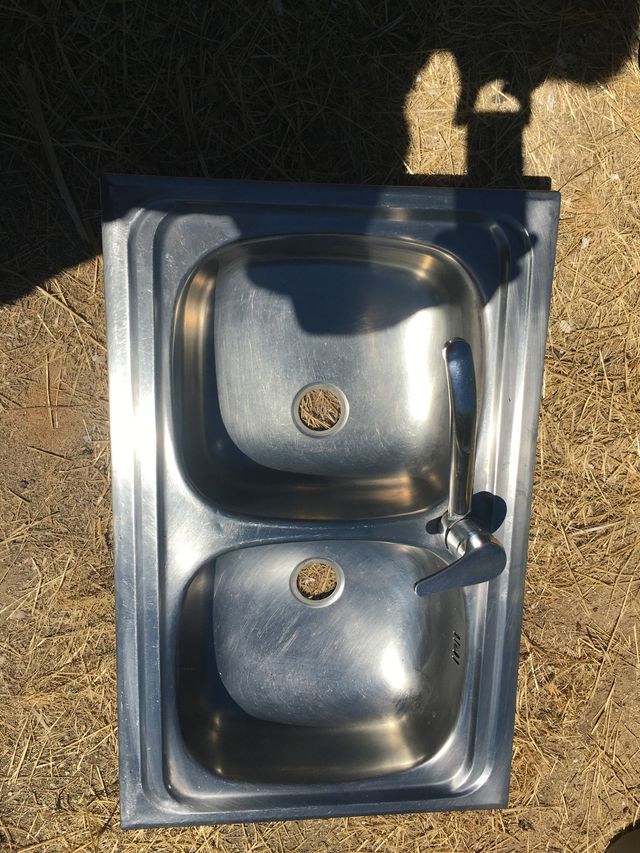 4. Fregadero doble de segunda mano por 18 € en Las Ventas de Retamosa