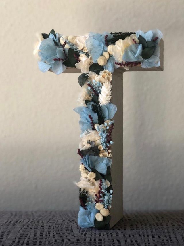 Letras de flores preservadas