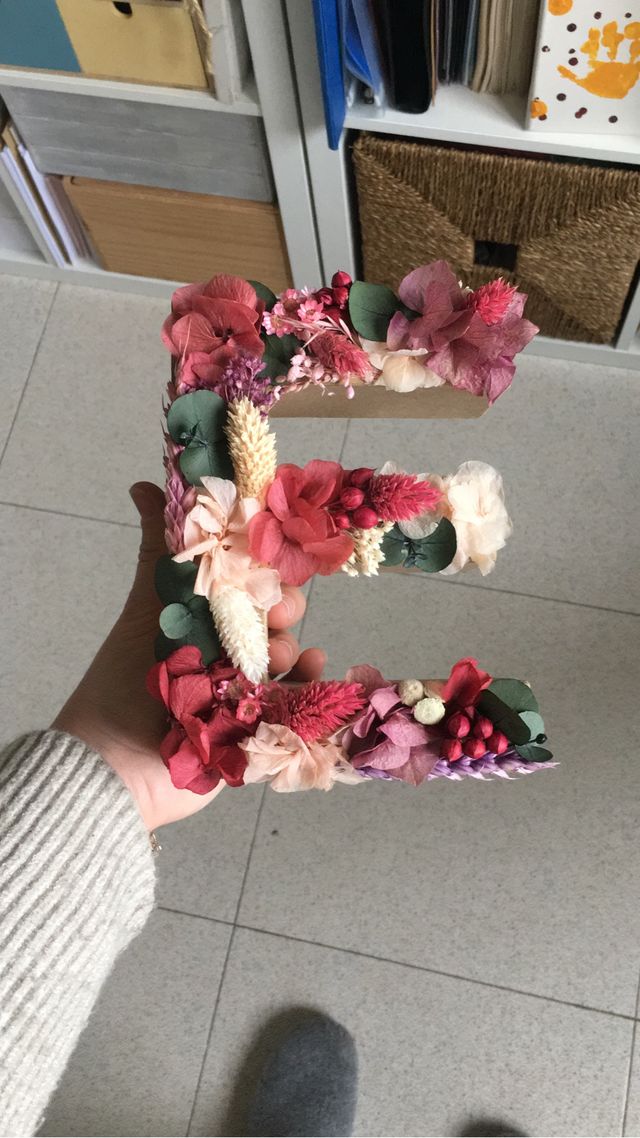 Letras de flores preservadas