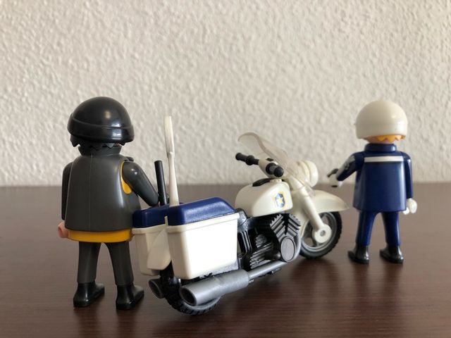 Playmobil moto policía