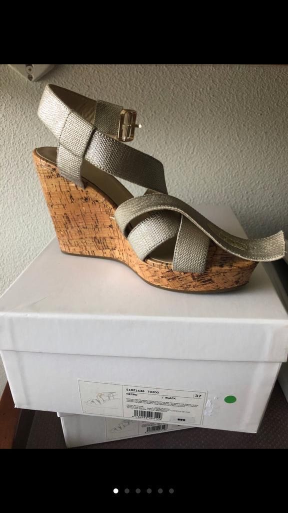 2 pares sandalias, negra y plata