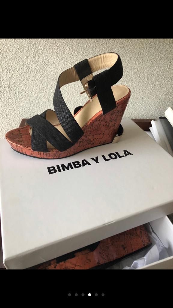 2 pares sandalias, negra y plata