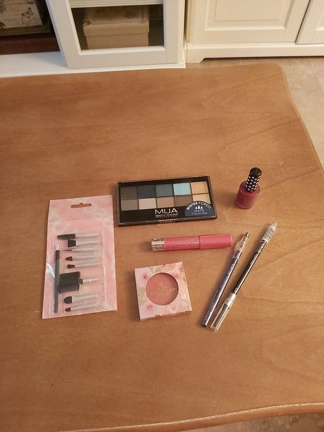 Ganga CONJUNTO MAQUILLAJE NUEVO A ESTRENAR