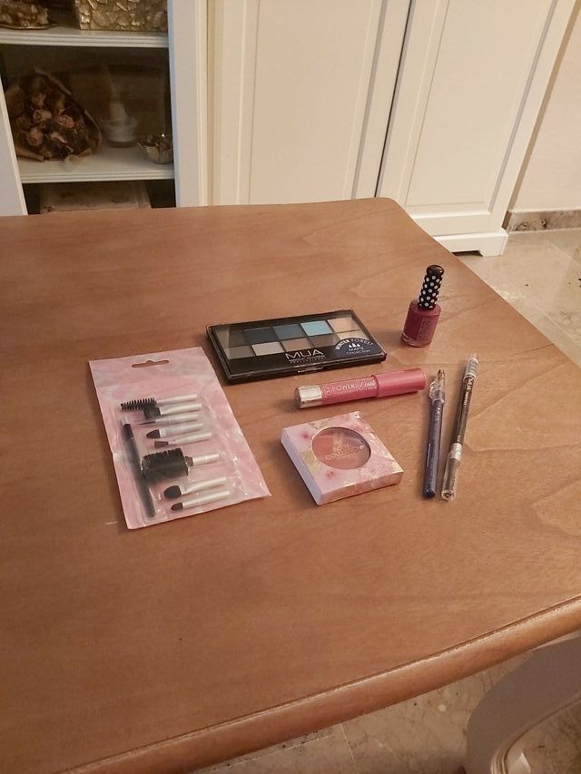 Ganga CONJUNTO MAQUILLAJE NUEVO A ESTRENAR